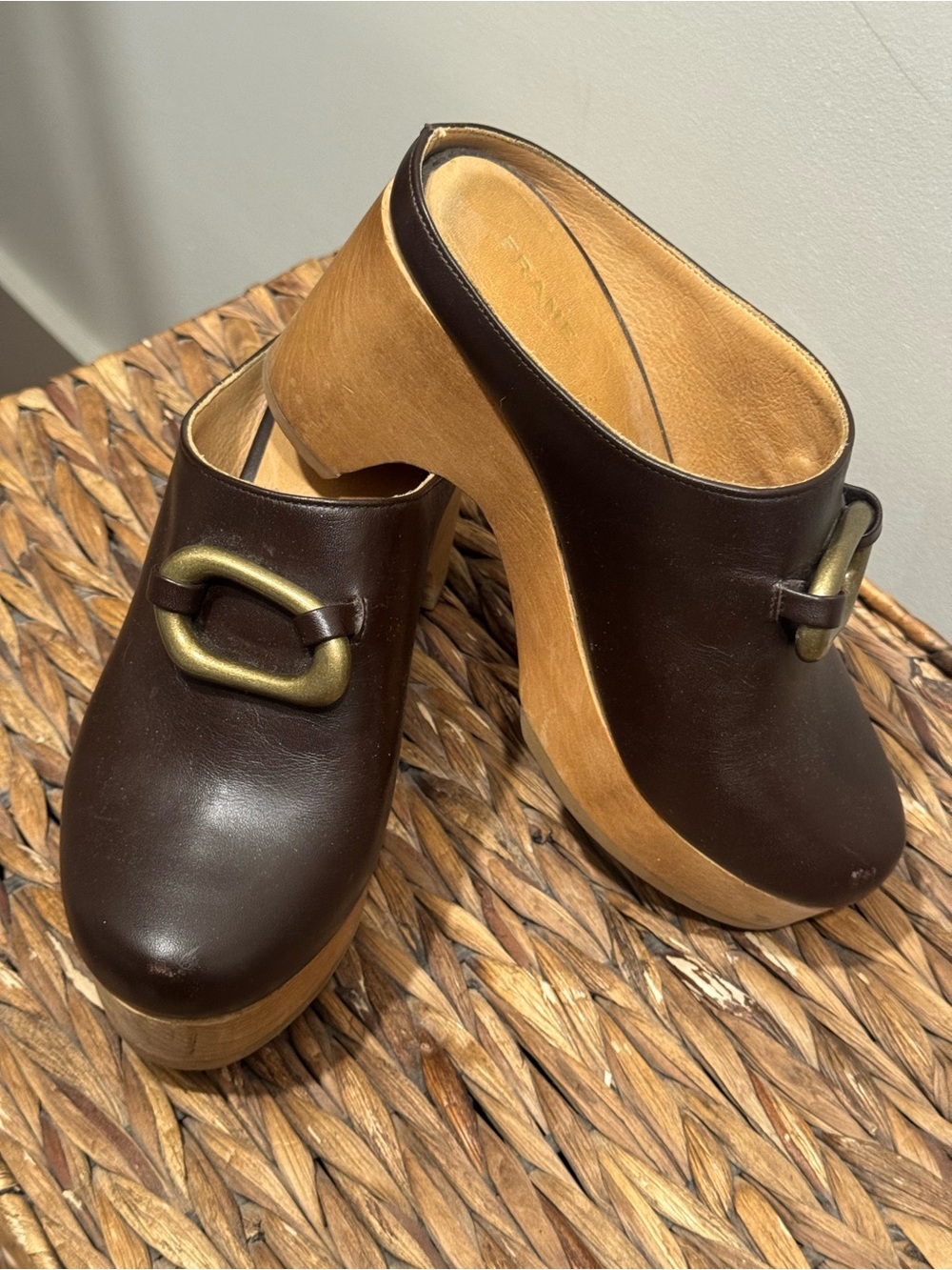 Frame Le lone Leather Clog Mules with Wood Platform in Tobacco